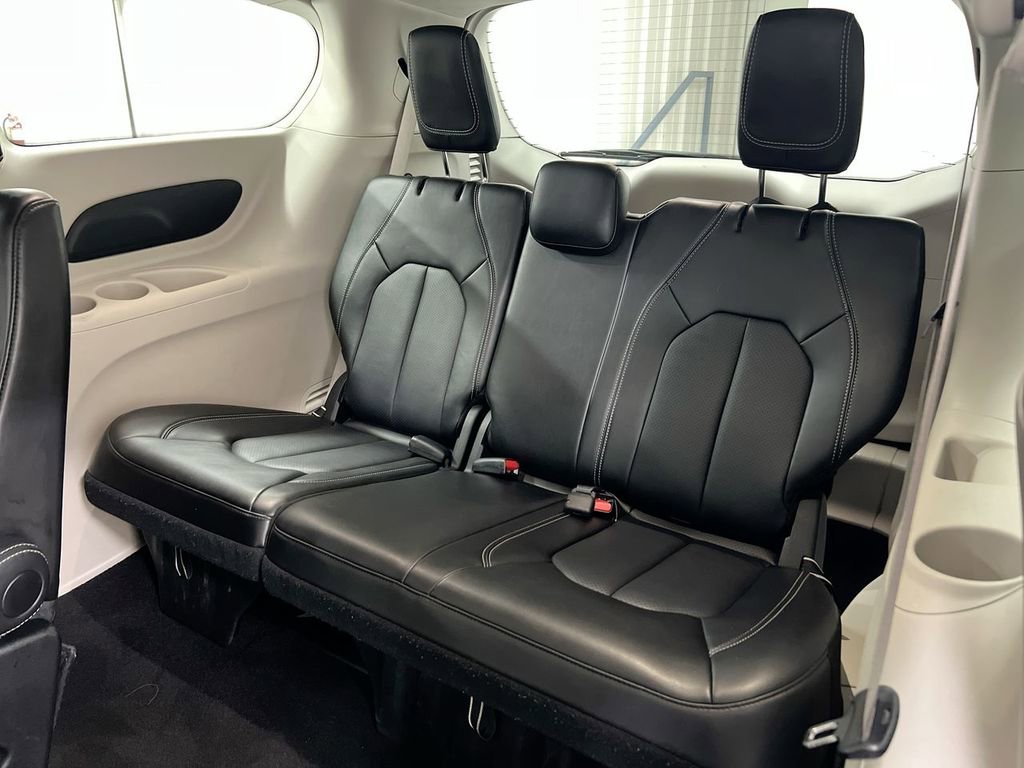 Used 2024 Chrysler Pacifica Touring-L image 23