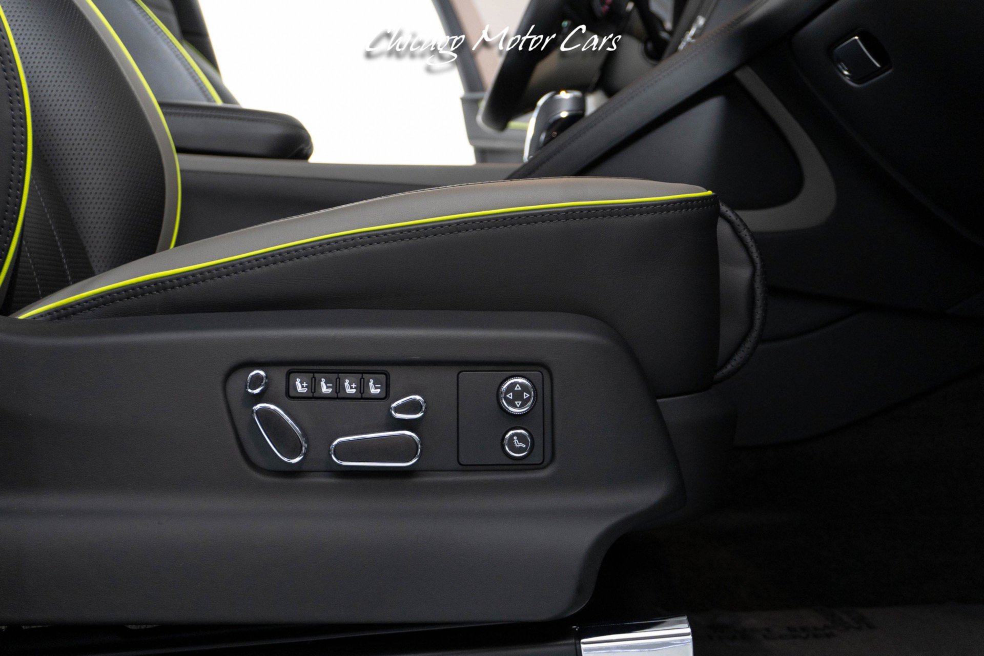Used 2023 Bentley Bentayga Extended Wheelbase image 43
