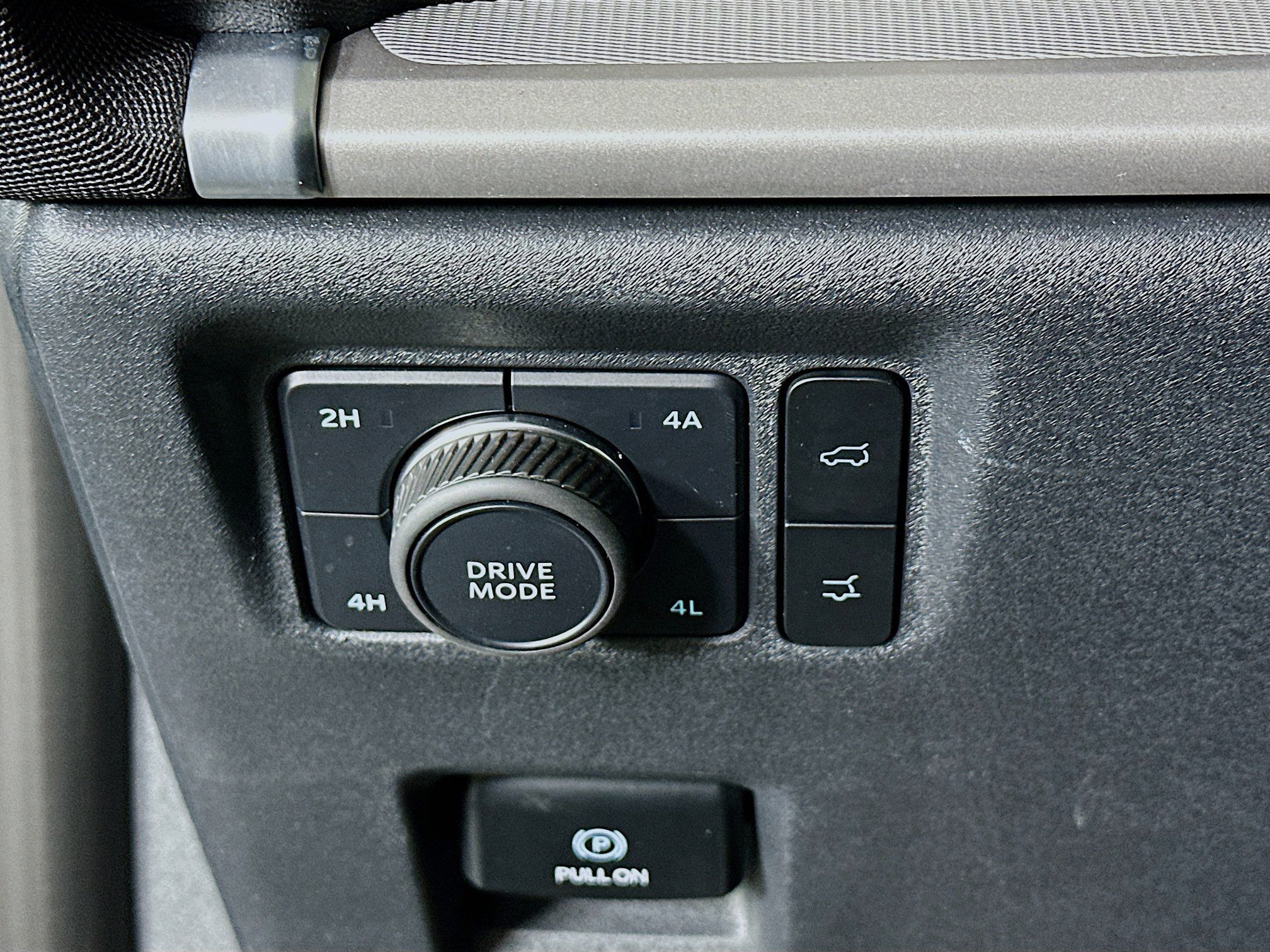 Used 2025 Ford Expedition Active image 16