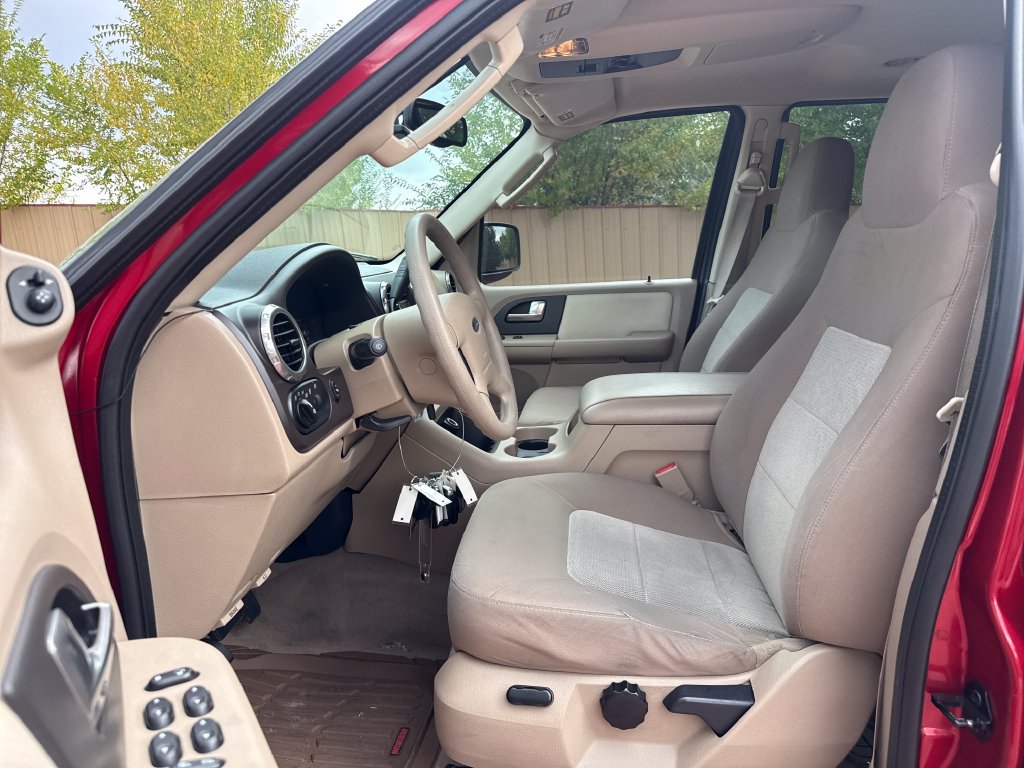 Used 2004 Ford Expedition XLT AWD/4WD image 11