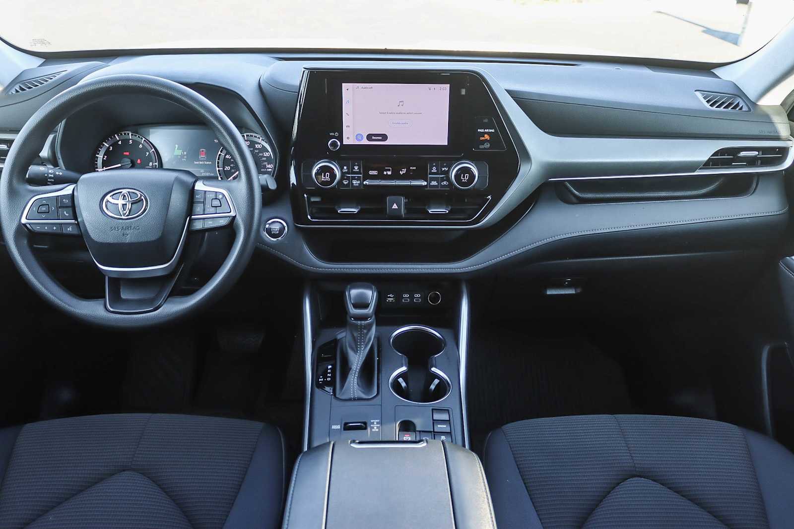 Used 2023 Toyota Highlander L image 11