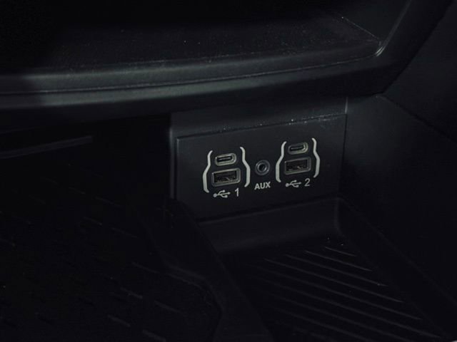 Certified 2025 Chrysler Pacifica Limited image 39