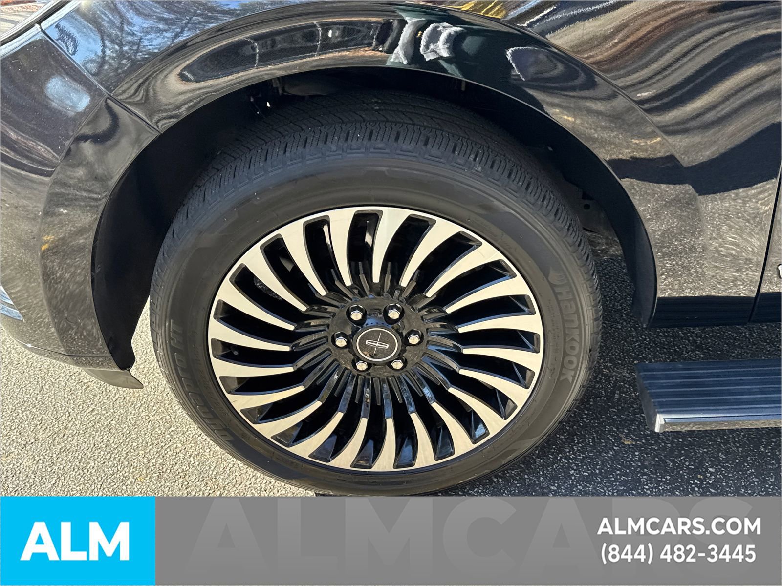 Used 2021 Lincoln Navigator Black Label w/ Cargo Convenience Package image 13