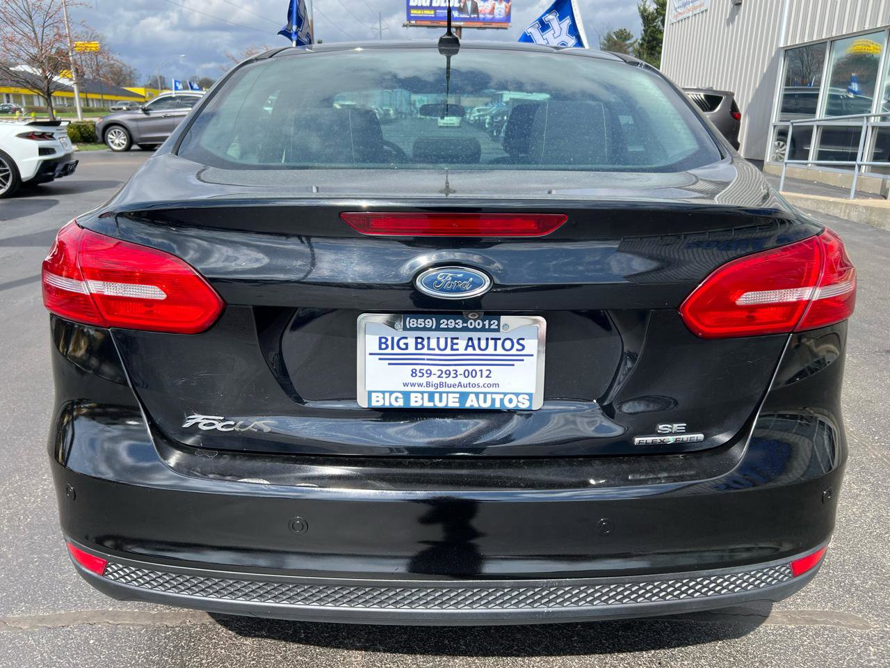 Used 2016 Ford Focus SE w/ SE Cold Weather Package FWD image 4