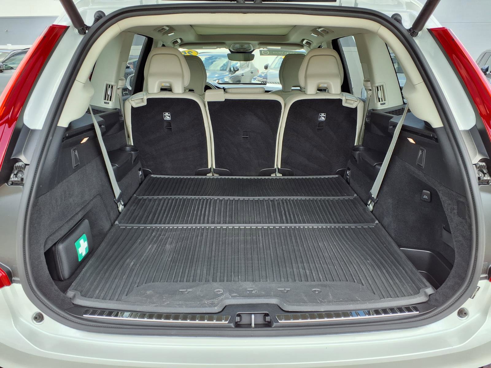 Certified 2025 Volvo XC90 T8 Plus w/ Protection Package Premier AWD/4WD image 18