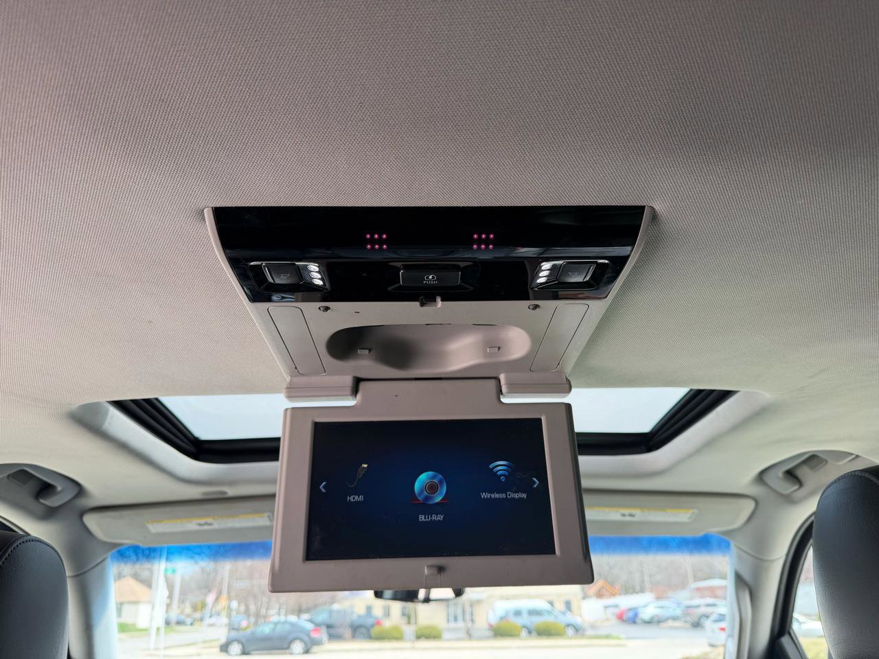 Used 2018 Cadillac Escalade ESV Luxury AWD/4WD image 11