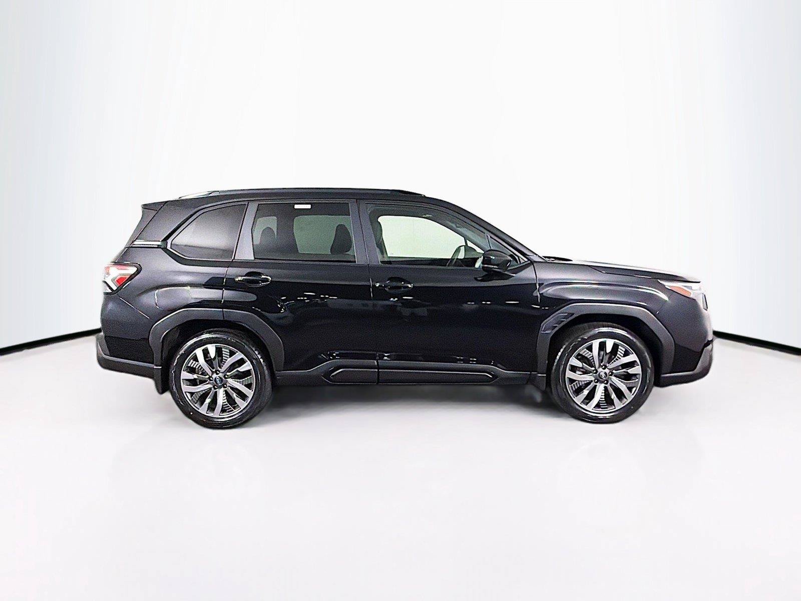 Used 2025 Subaru Forester Touring AWD/4WD image 12