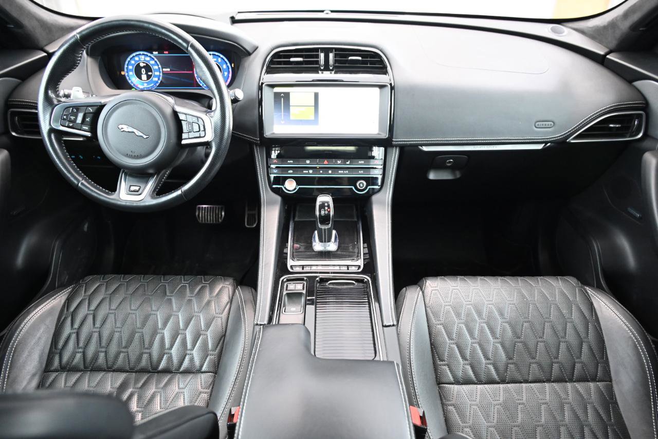 Used 2020 Jaguar F-PACE SVR image 26