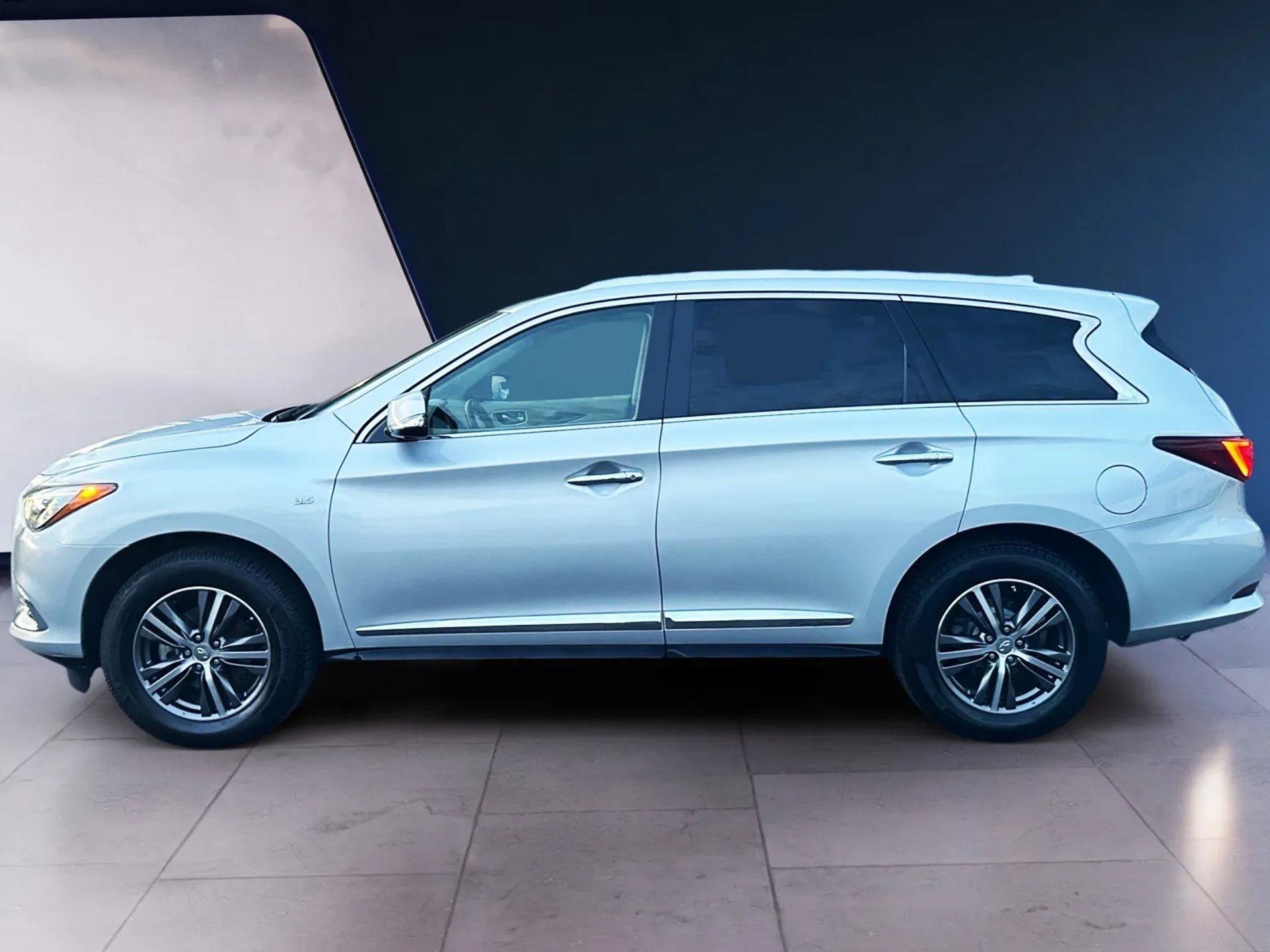 Used 2018 INFINITI QX60 FWD w/ Premium Plus Package image 2