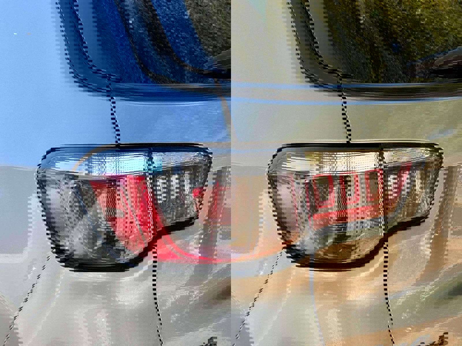 Used 2023 Jeep Compass Trailhawk image 8