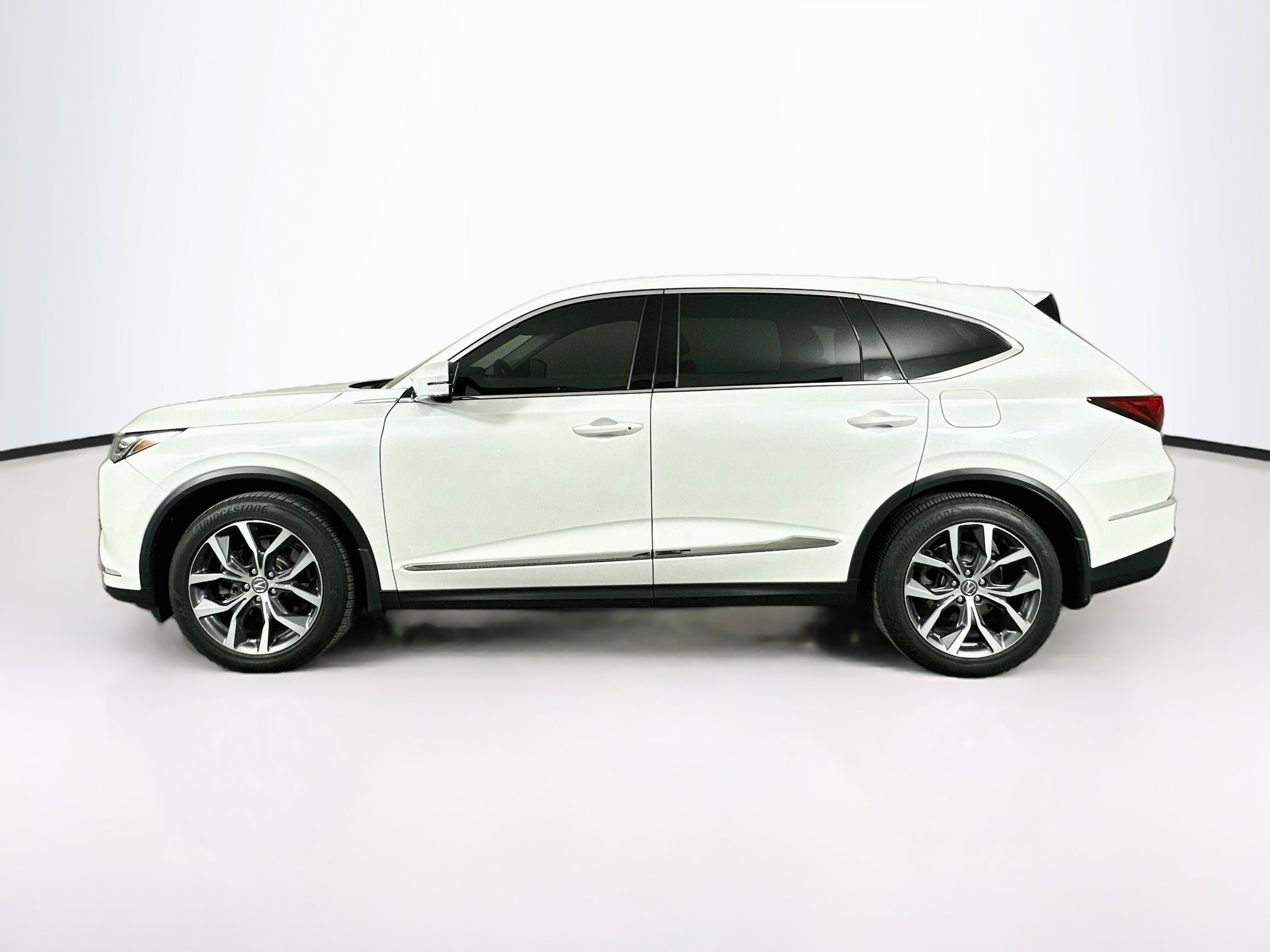 Used 2022 Acura MDX w/ Technology Package AWD/4WD image 4