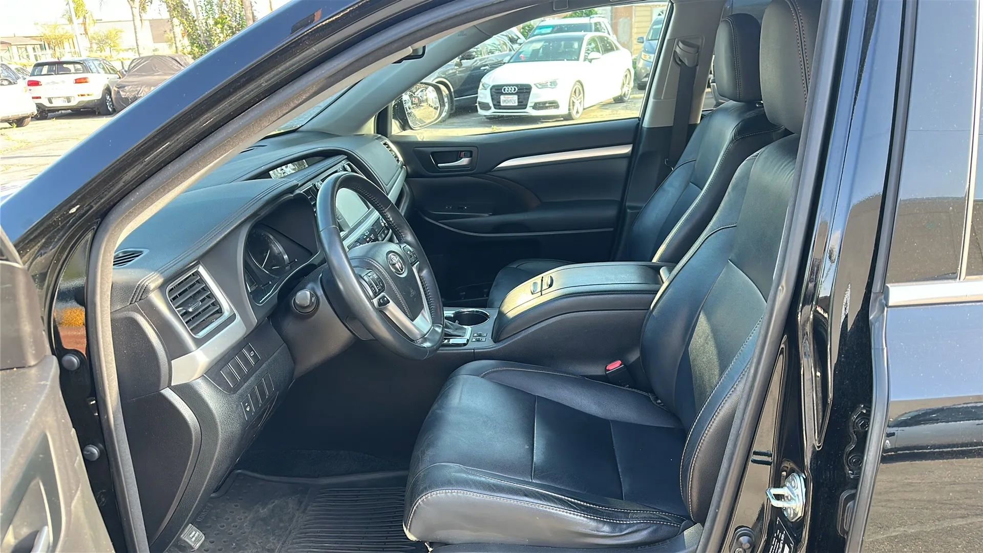 Used 2014 Toyota Highlander XLE image 22