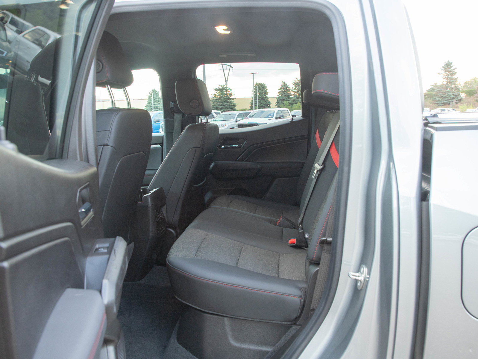 Used 2023 Chevrolet Colorado Z71 w/ Z71 Convenience Package 2 AWD/4WD image 19
