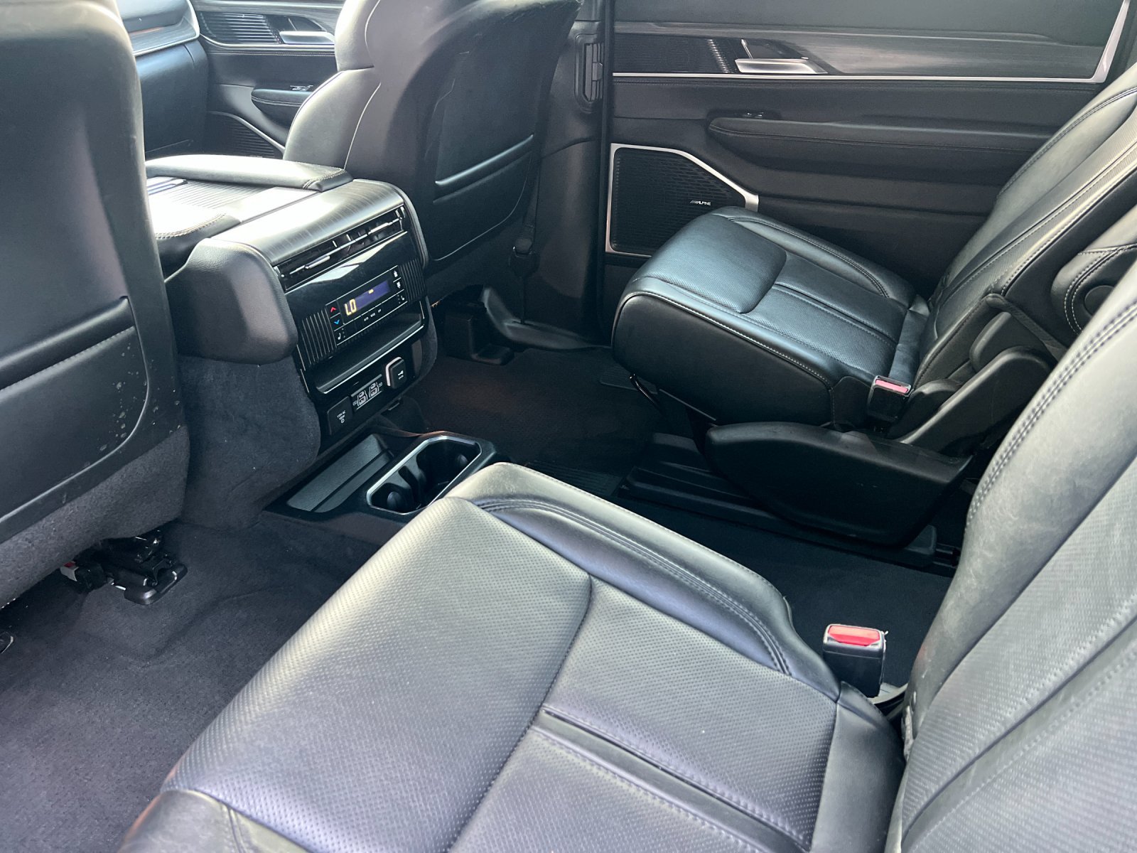 Used 2024 Jeep Wagoneer Series II AWD/4WD image 12