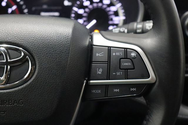 Used 2023 Toyota Highlander XSE image 28