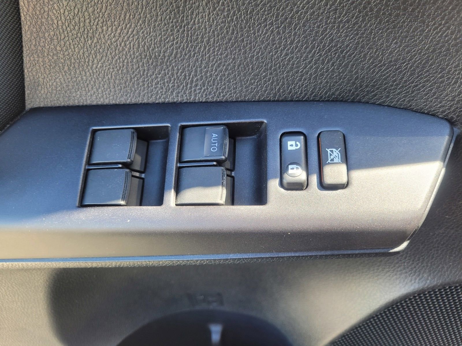 Used 2018 Toyota RAV4 LE w/ All Weather Liner Package AWD/4WD image 15