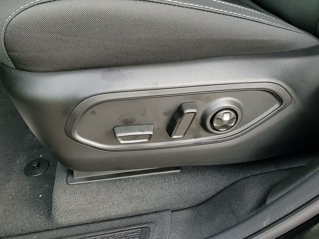 New 2025 Jeep Grand Cherokee Laredo X w/ Luxury Tech Group I image 29