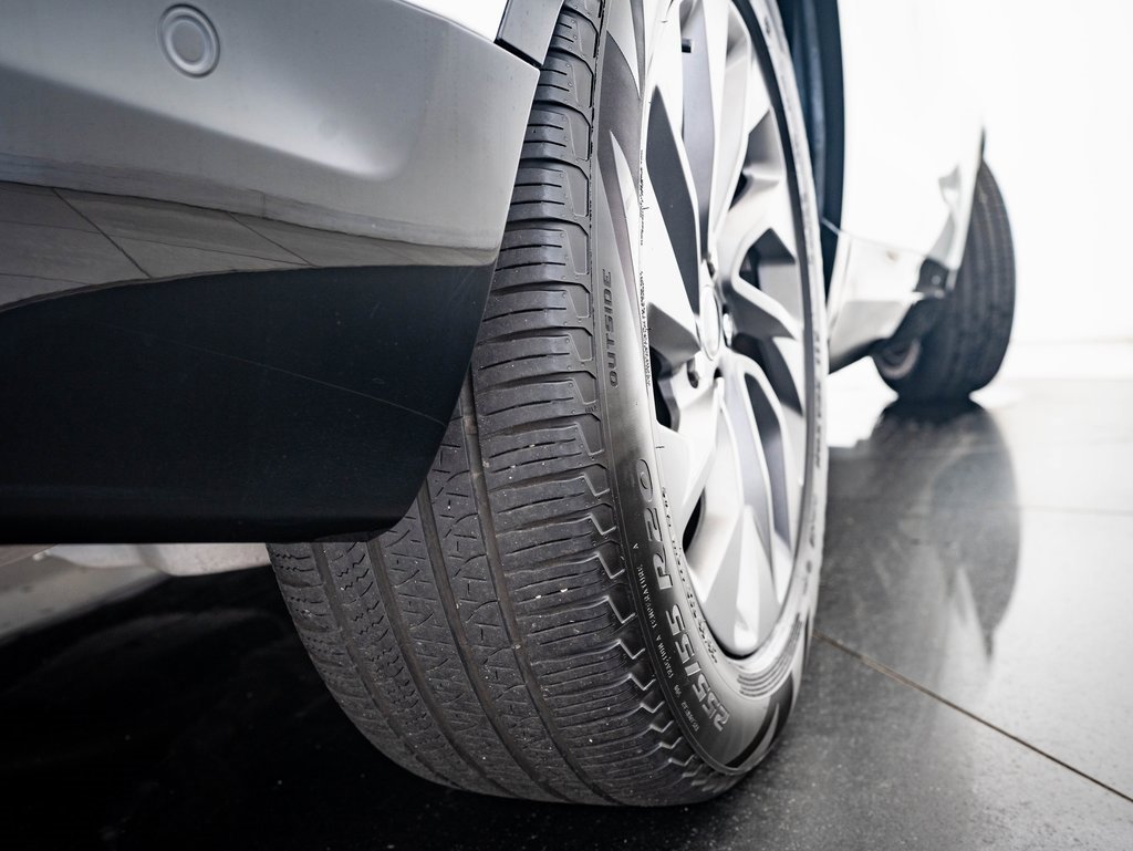 Used 2023 Land Rover Discovery S R-Dynamic image 39