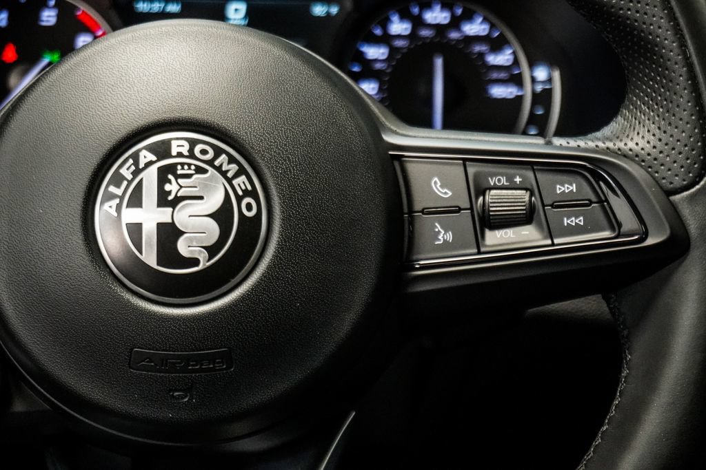 Used 2023 Alfa Romeo Stelvio Ti AWD/4WD image 15