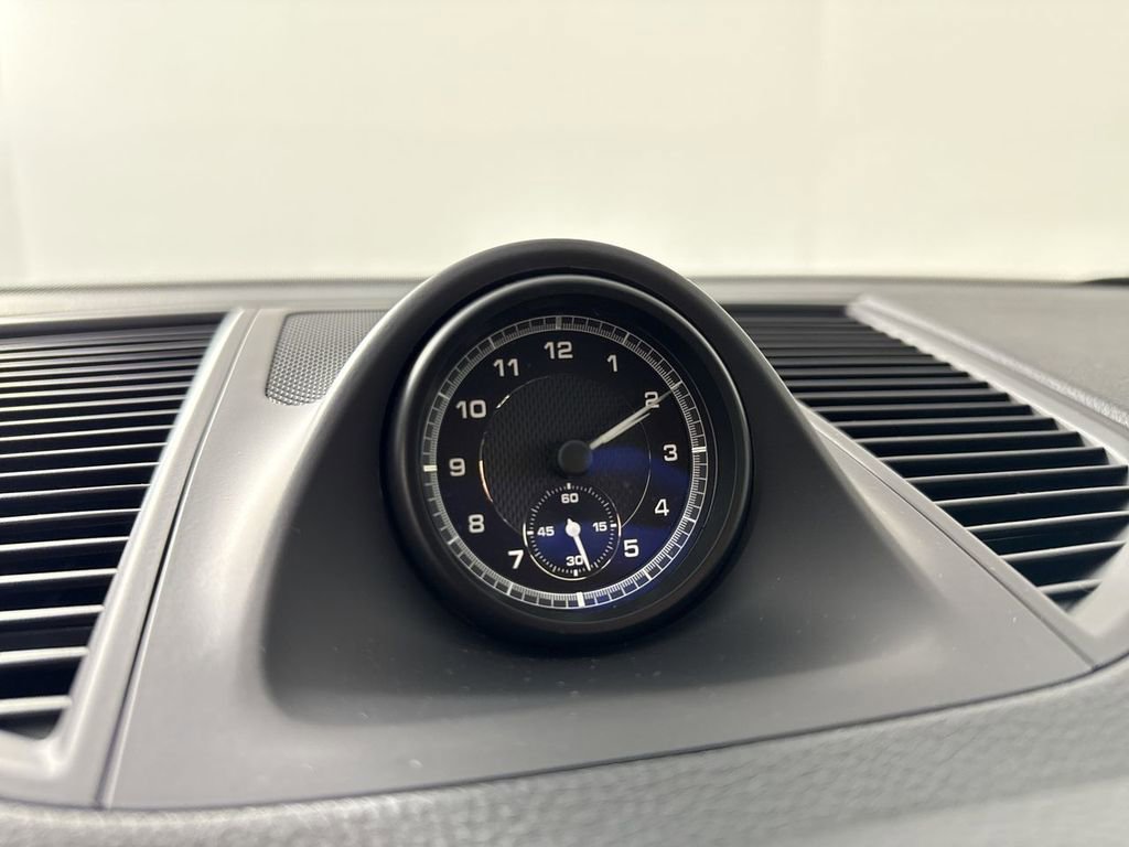 Certified 2025 Porsche Macan image 28