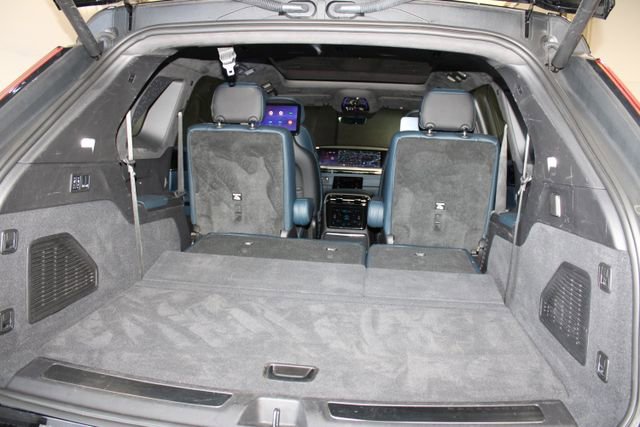 Certified 2025 Cadillac Escalade IQ Sport 2 w/ LPO, ONYX Package AWD/4WD image 53