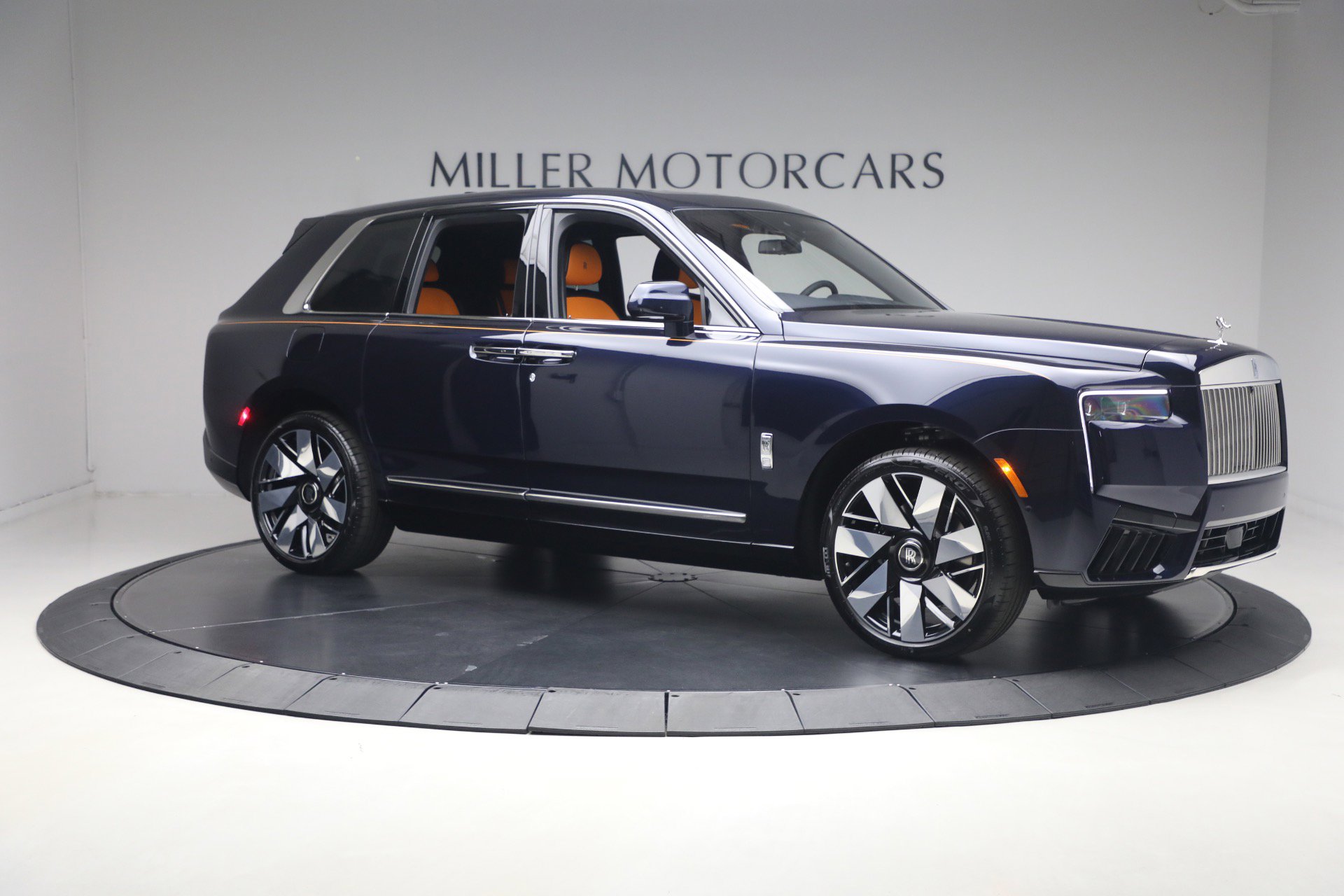 New 2026 Rolls-Royce Cullinan AWD/4WD image 6