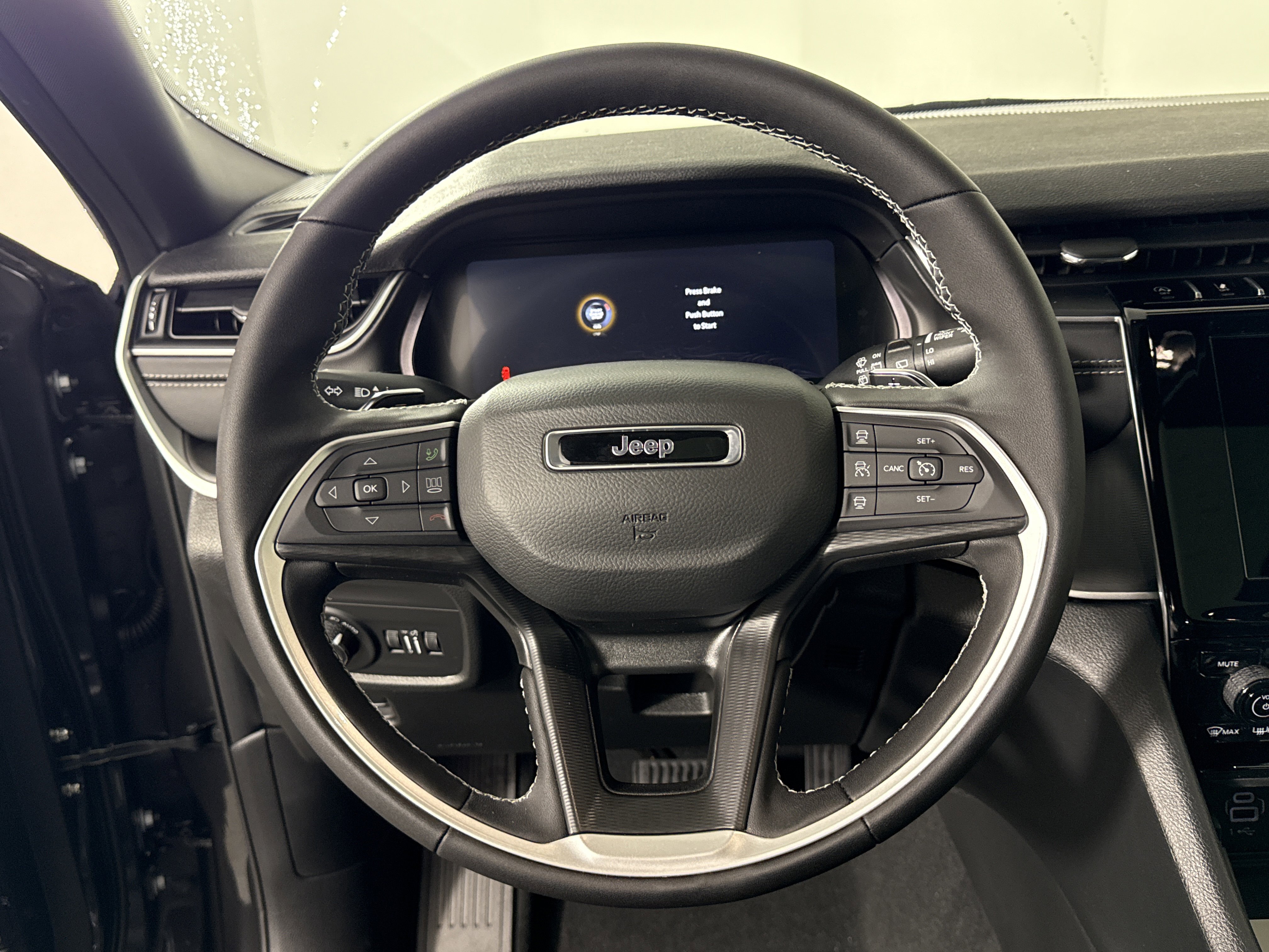 New 2025 Jeep Grand Cherokee L Altitude image 16