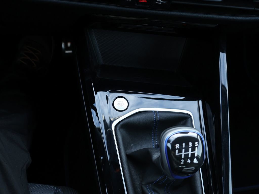 Certified 2024 Volkswagen Golf R image 31