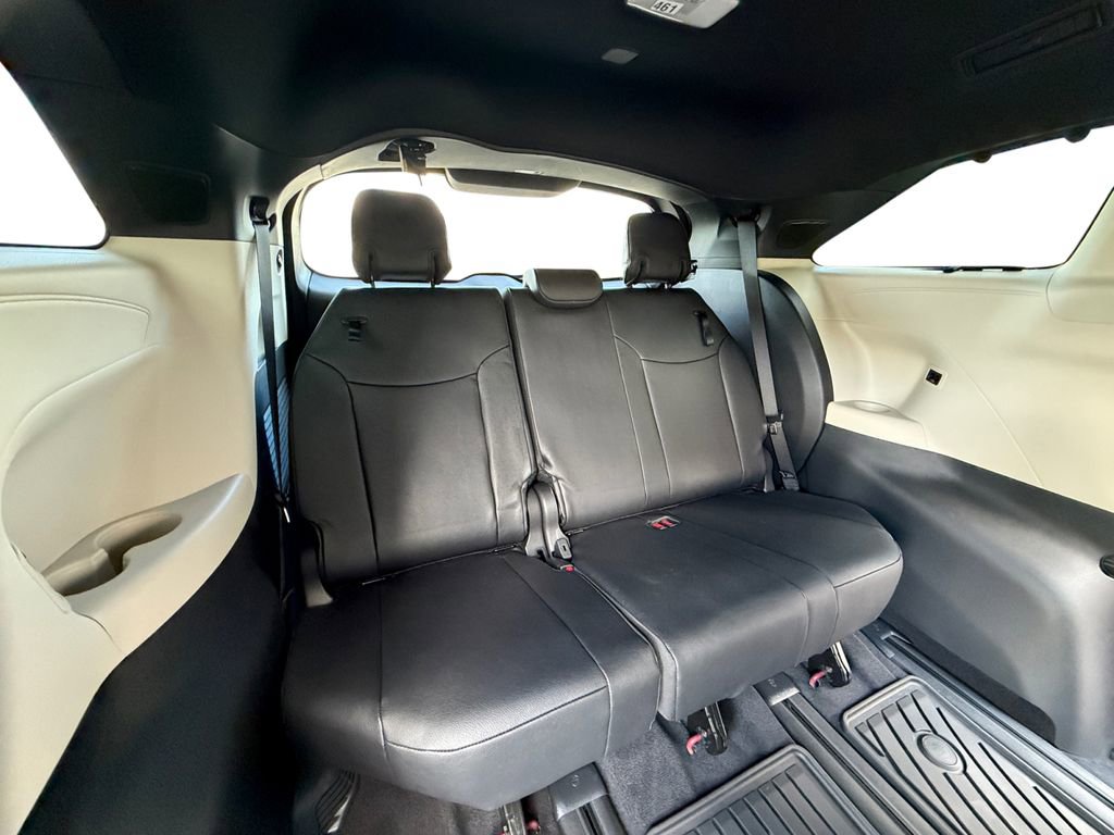 Used 2025 Toyota Sienna Platinum AWD/4WD image 22