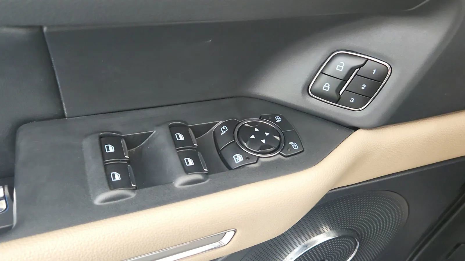 Used 2024 Ford Expedition Limited image 32