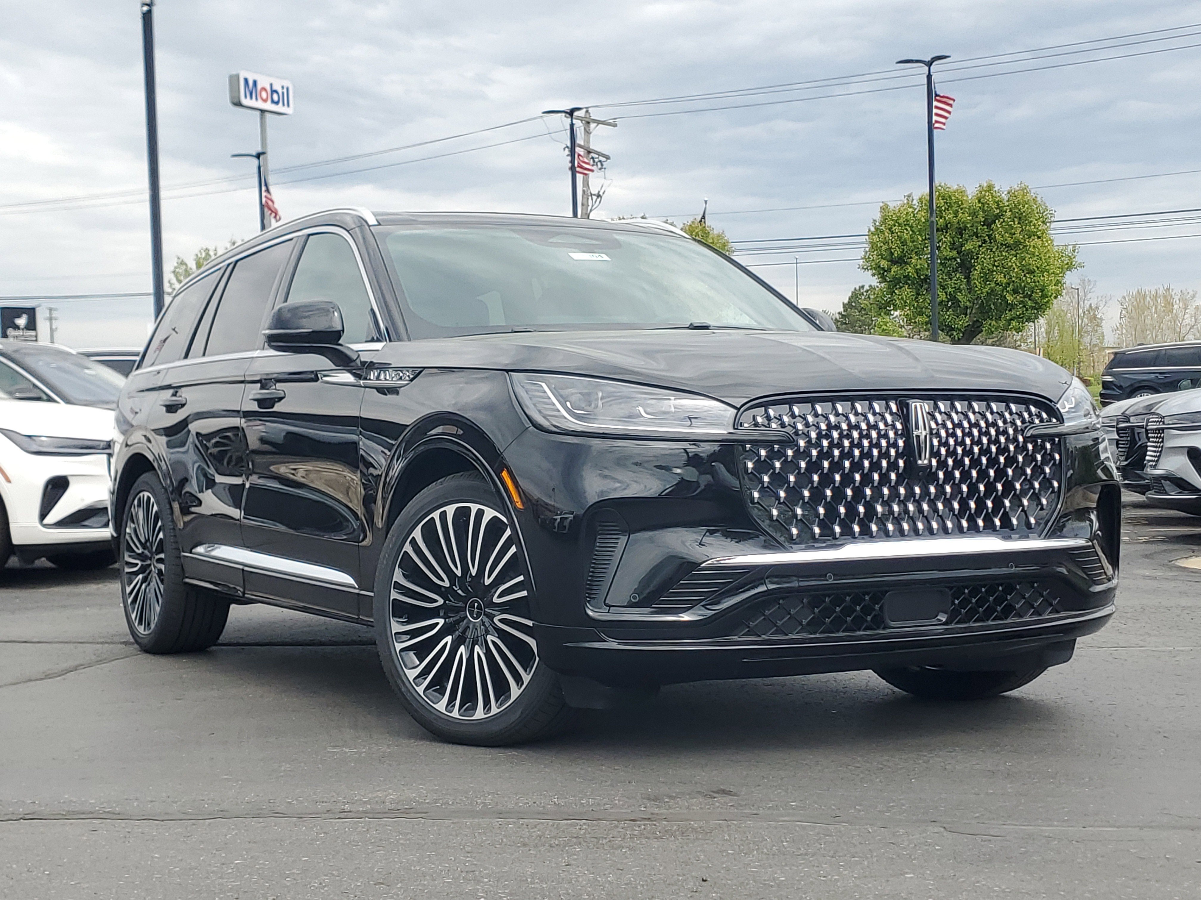 New 2026 Lincoln Aviator Black Label w/ Dynamic Handling Package AWD/4WD image 1