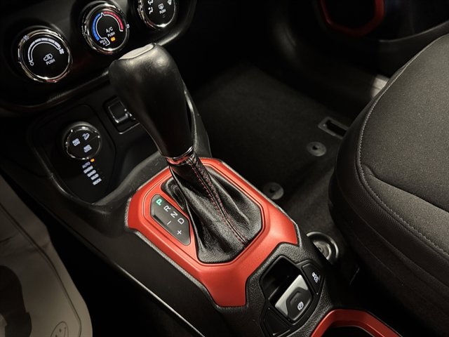 Used 2015 Jeep Renegade Trailhawk AWD/4WD image 26