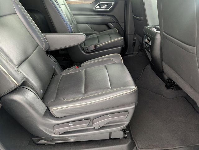 Used 2023 Chevrolet Suburban Premier image 32
