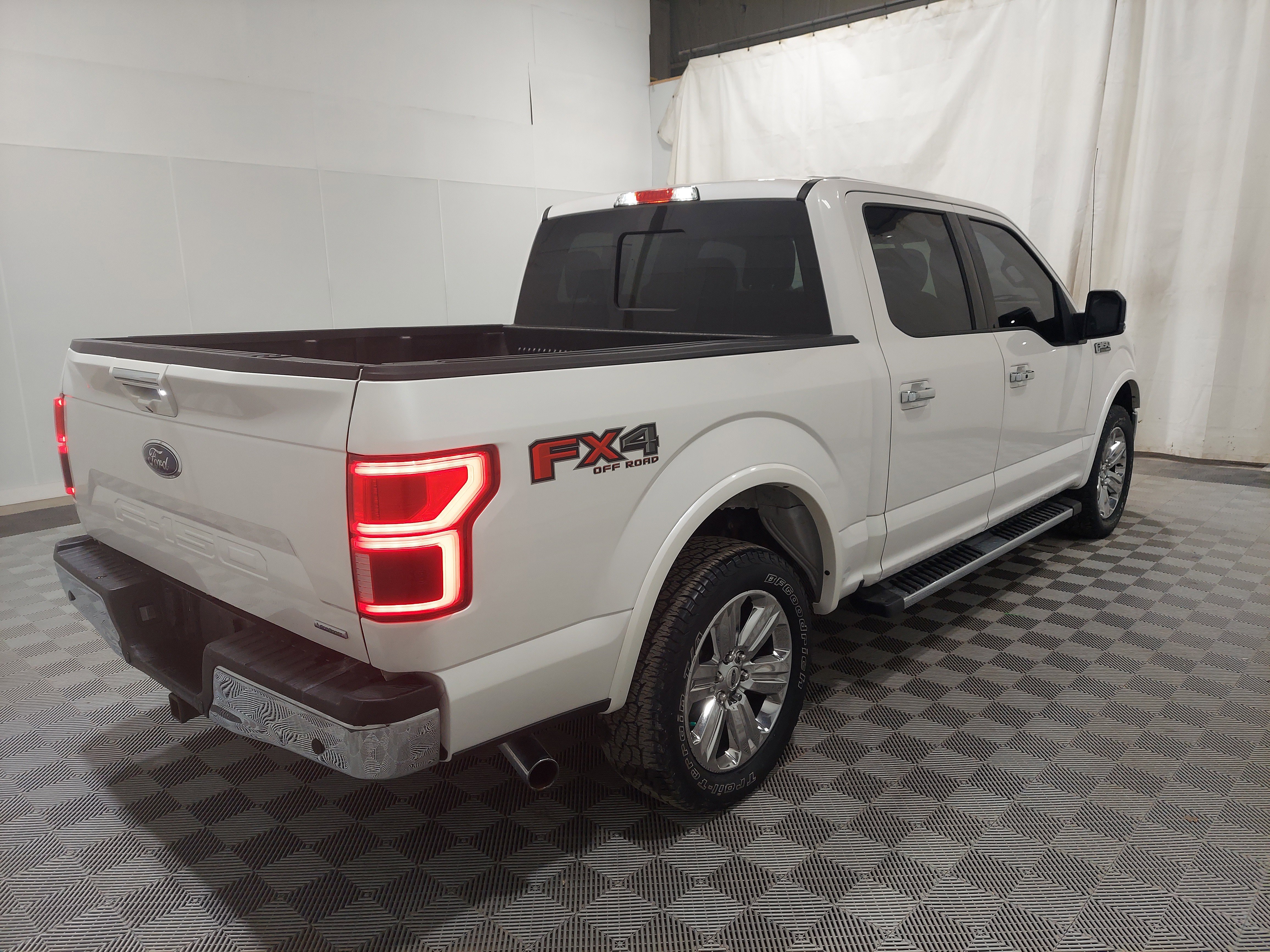 Used 2019 Ford F150 Lariat w/ Equipment Group 502A Luxury AWD/4WD image 3