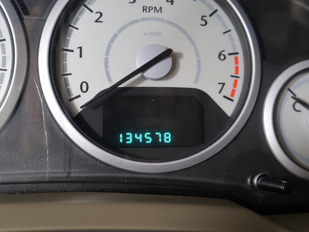 Used 2008 Chrysler Town & Country LX image 30