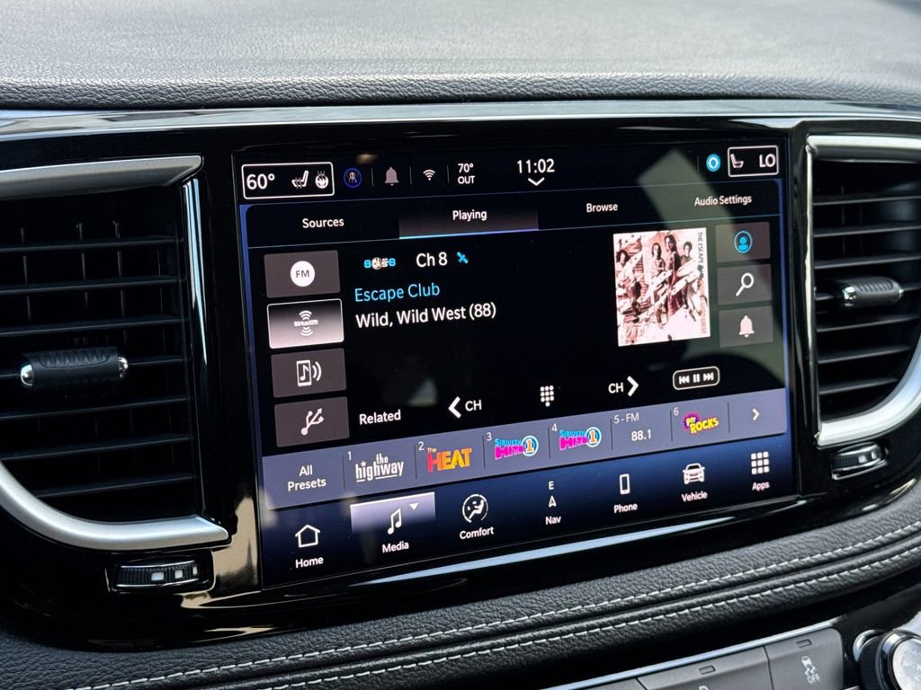 Used 2024 Chrysler Pacifica Select image 17