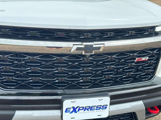 Used 2025 Chevrolet Traverse Z71 w/ Driver Confidence Package AWD/4WD image 3