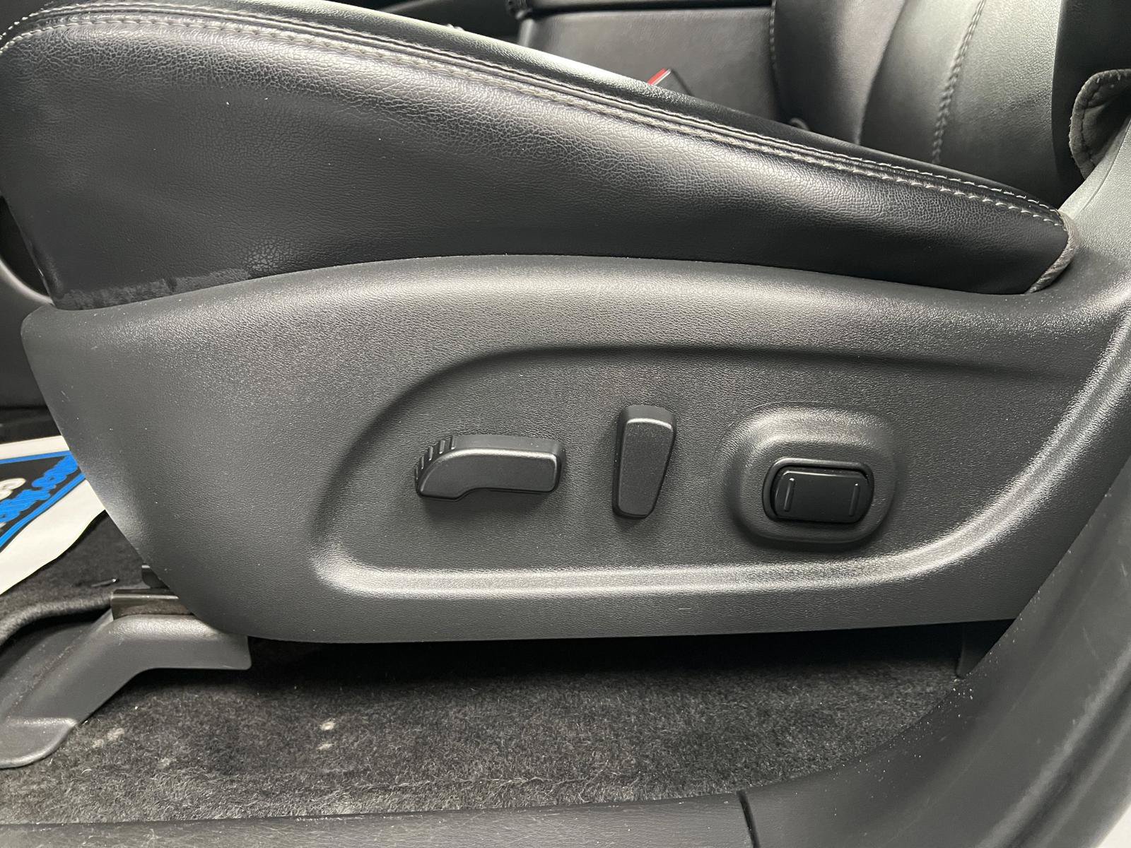 Used 2019 Nissan Pathfinder SL AWD/4WD image 15