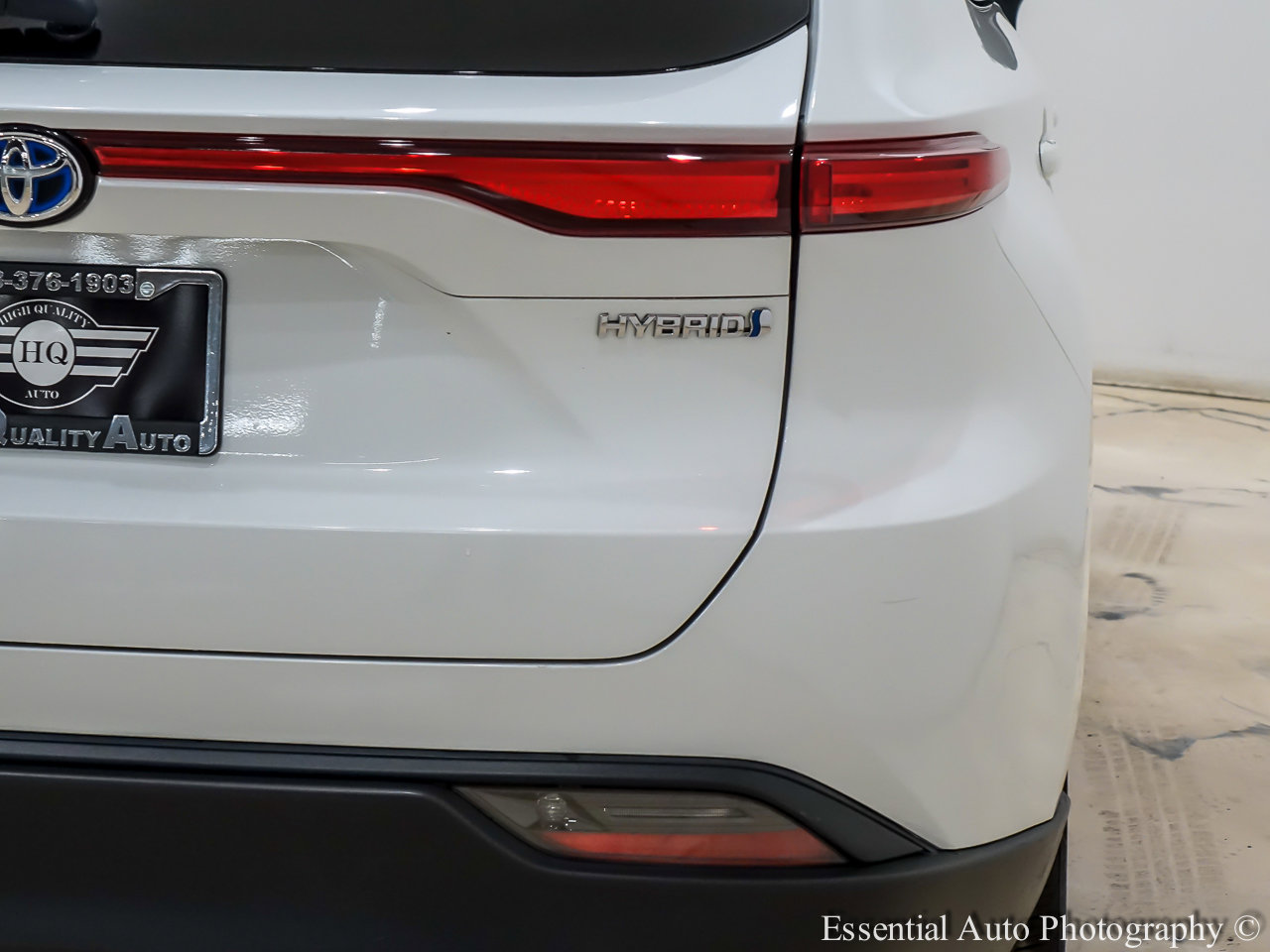 Used 2022 Toyota Venza LE image 8