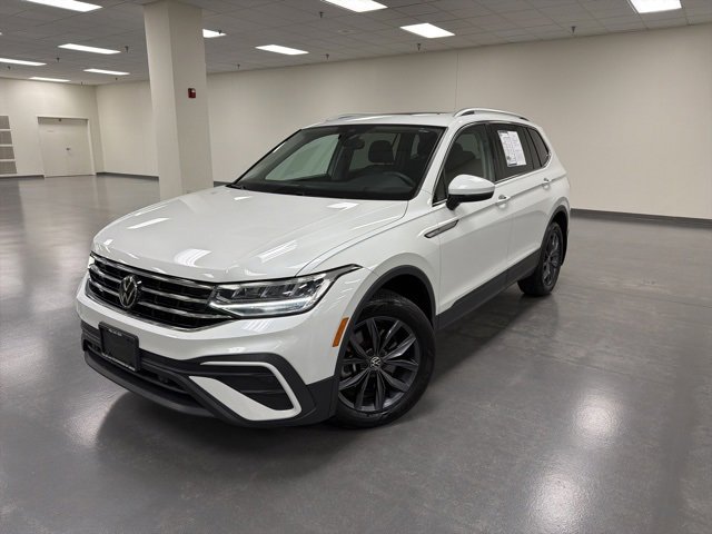 Used 2023 Volkswagen Tiguan SE image 2