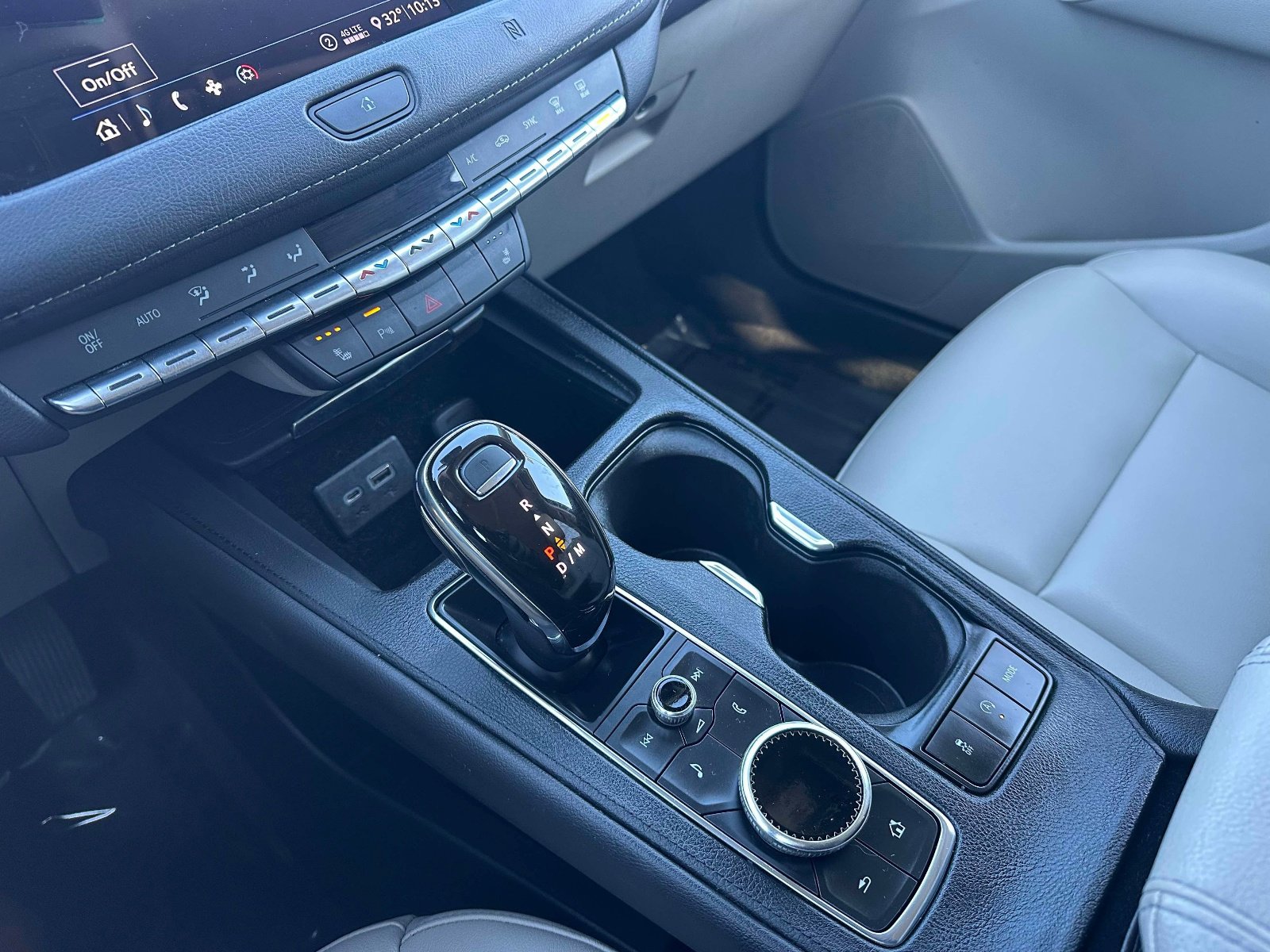 Used 2020 Cadillac XT4 Luxury w/ Cold Weather Package image 15