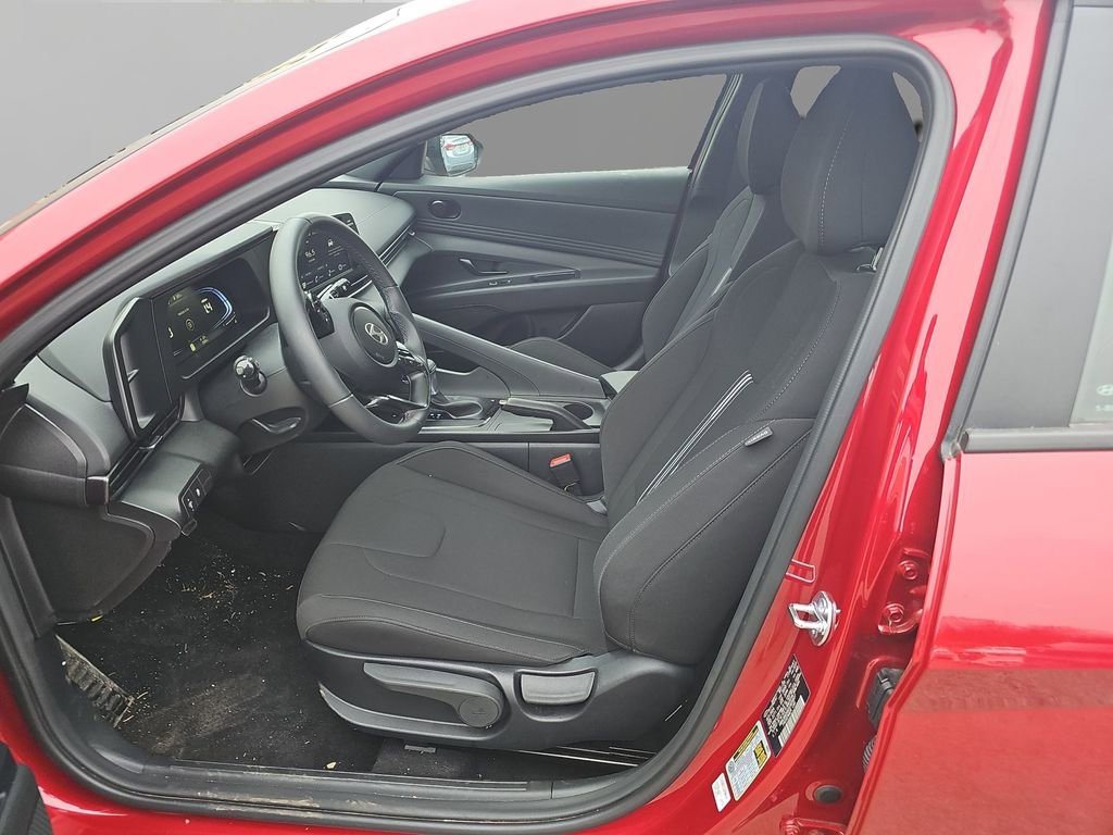 Used 2025 Hyundai Elantra Sport image 9