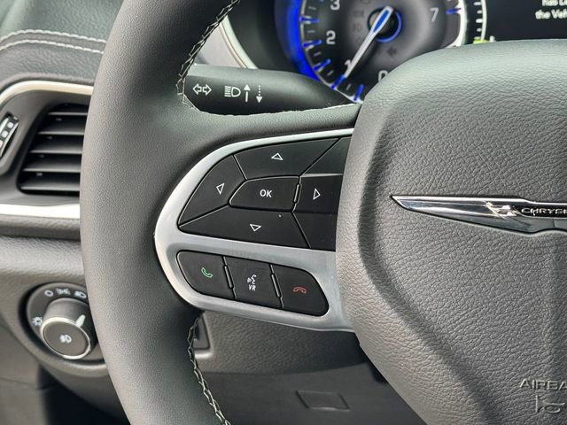 Used 2026 Chrysler Pacifica Limited image 25