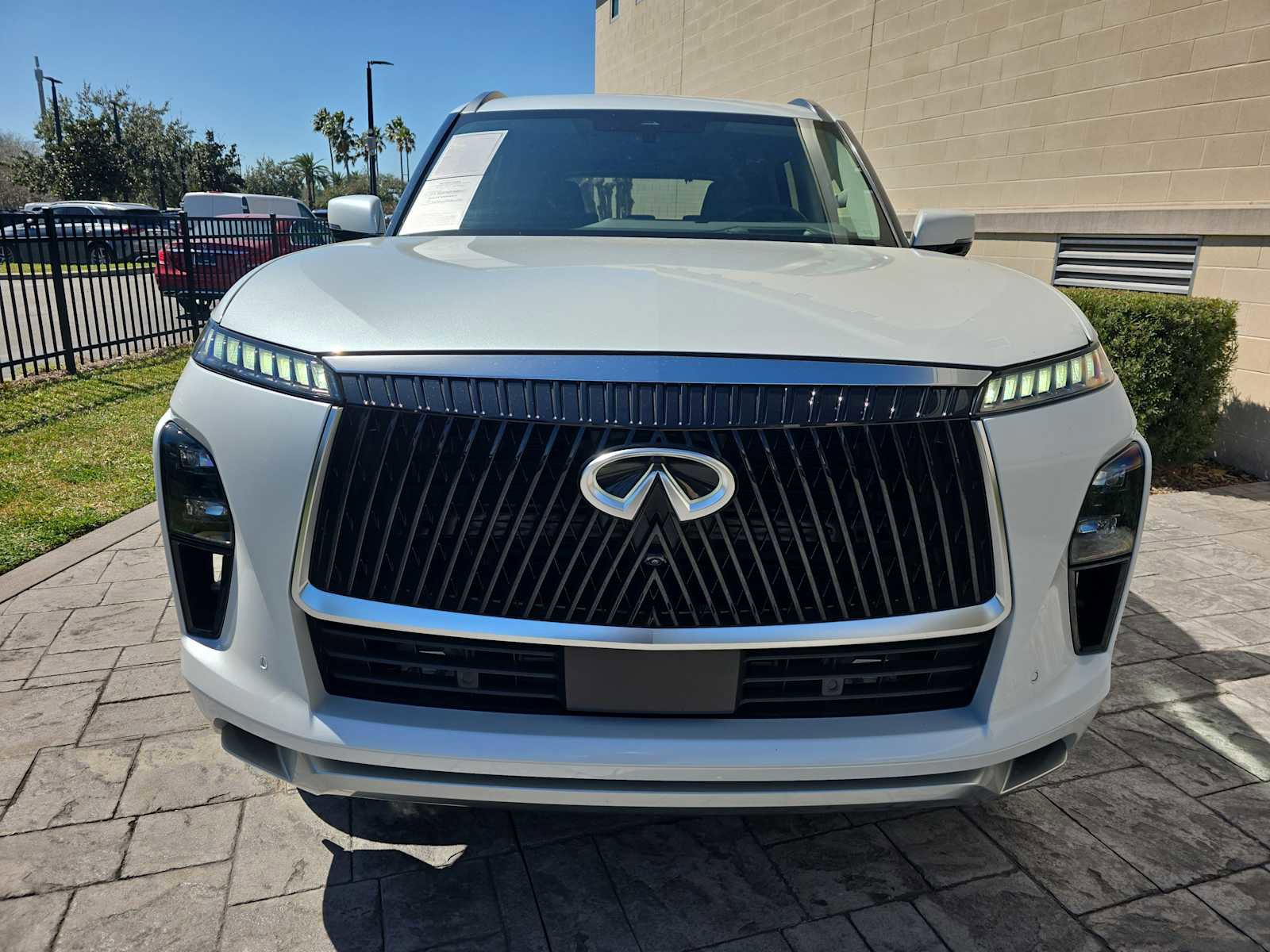 Certified 2025 INFINITI QX80 Luxe image 2