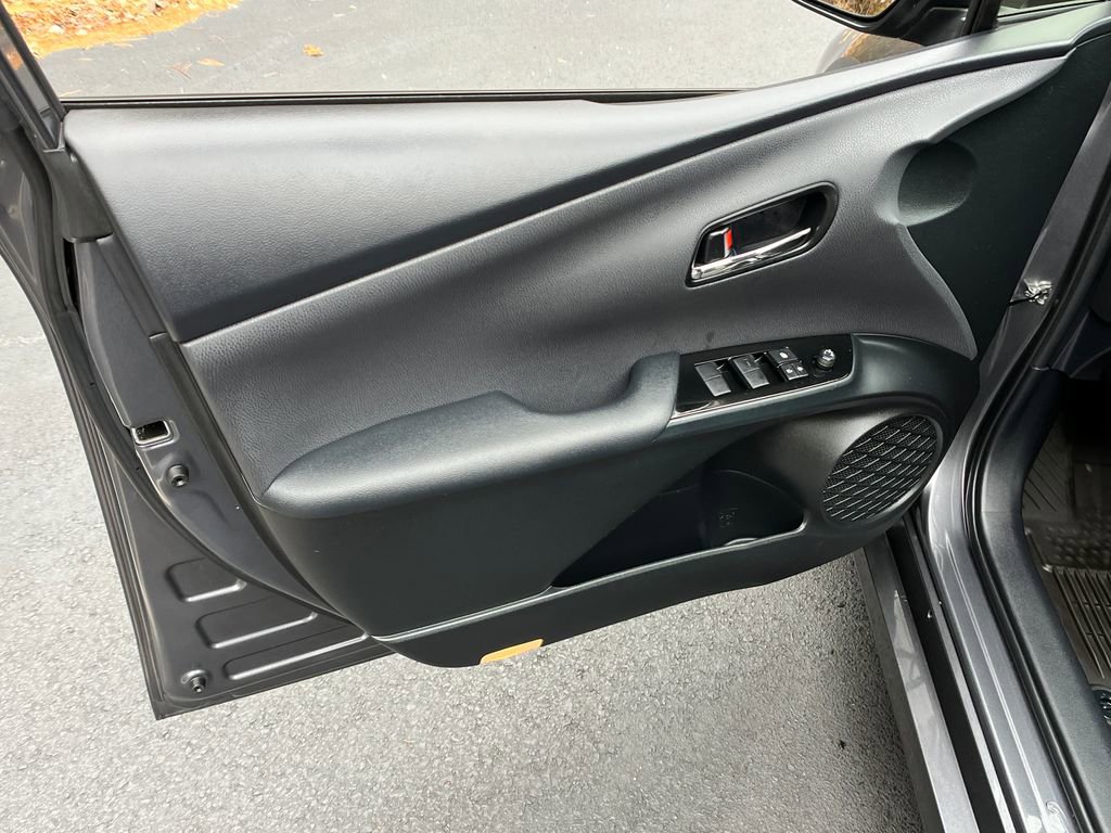 Used 2022 Toyota Prius Prime LE image 11