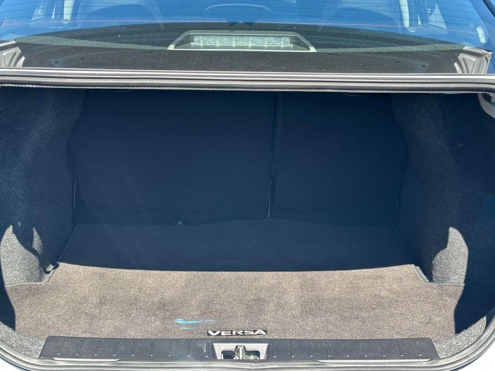 Used 2025 Nissan Versa SV FWD image 33