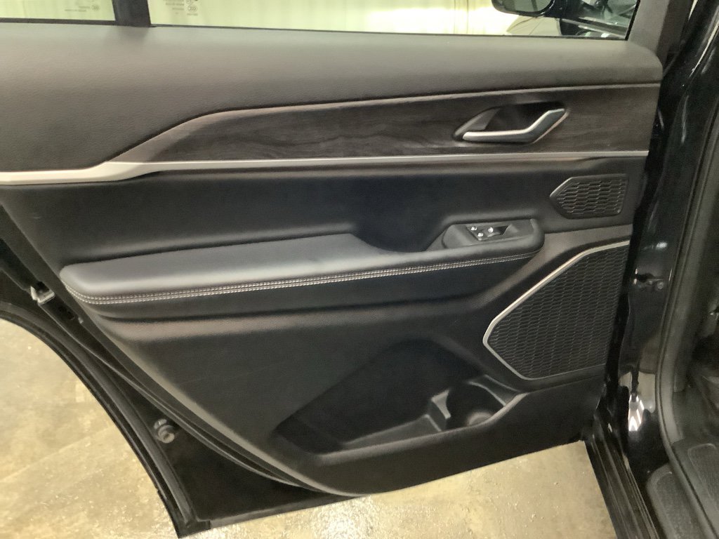 Used 2021 Jeep Grand Cherokee L Limited image 27