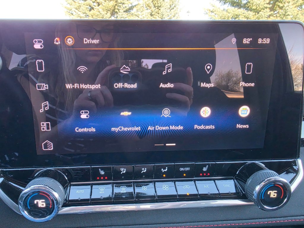 Used 2024 Chevrolet Colorado Z71 w/ Z71 Convenience Package 2 image 16