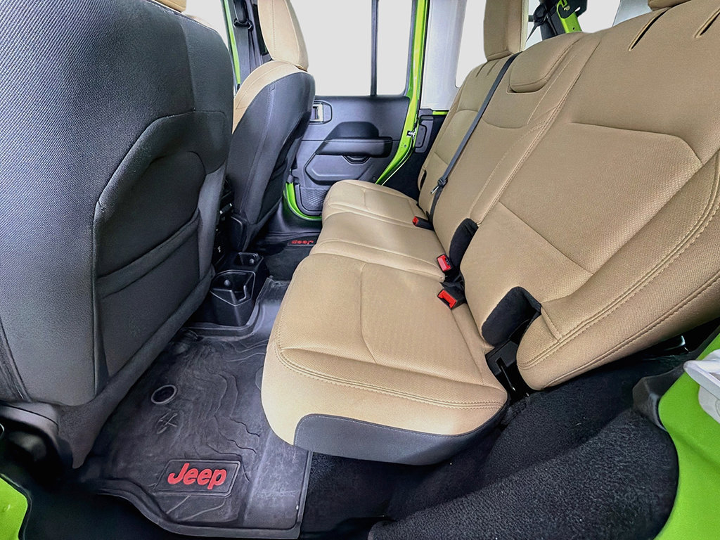 Used 2019 Jeep Wrangler Unlimited Sahara w/ Dual Top Group AWD/4WD image 27