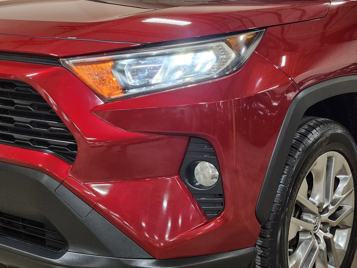 Used 2019 Toyota RAV4 XLE Premium image 14